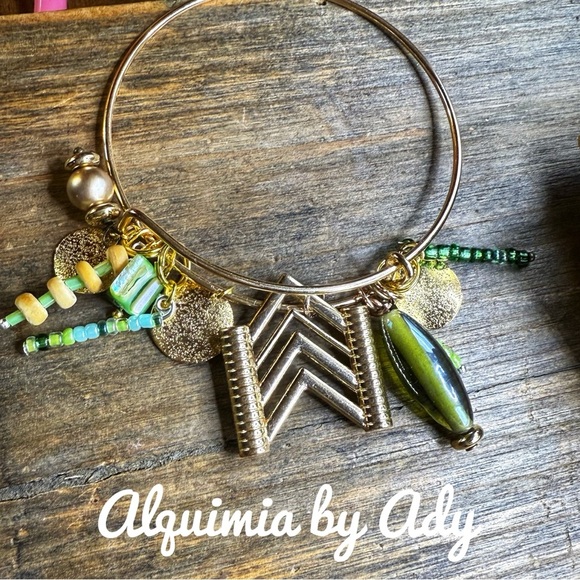 Alquimia by Ady Biwa pearl Gold and Green Charm Bracelet - Picture 2 of 4